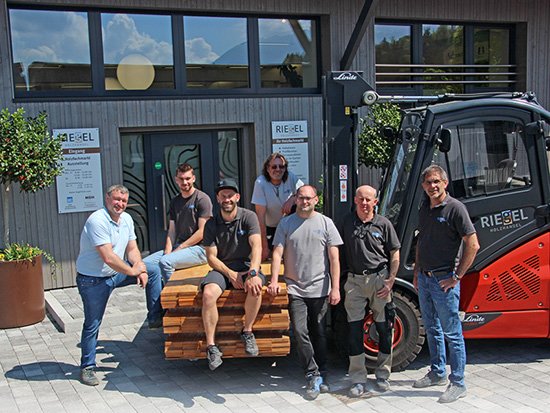 Annonce Stellenanzeigen Riegel Bild Mitarbeiter