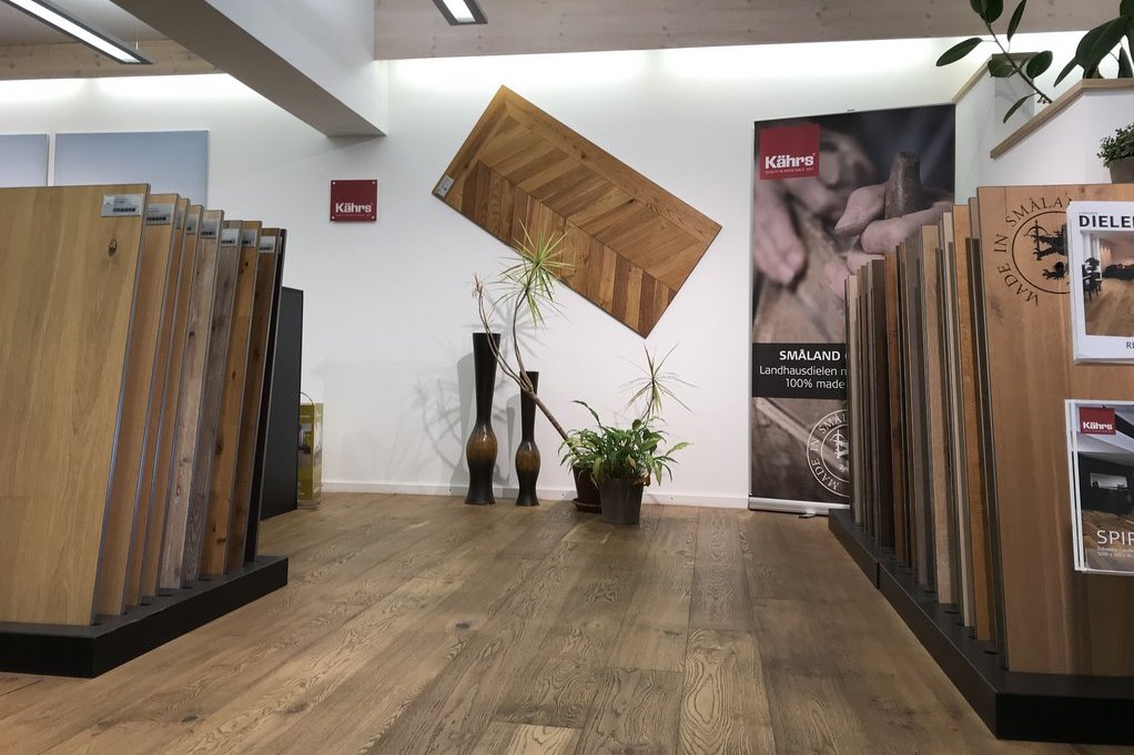 Blick in Bodenausstellung Riegel Holzhandel in Ainring